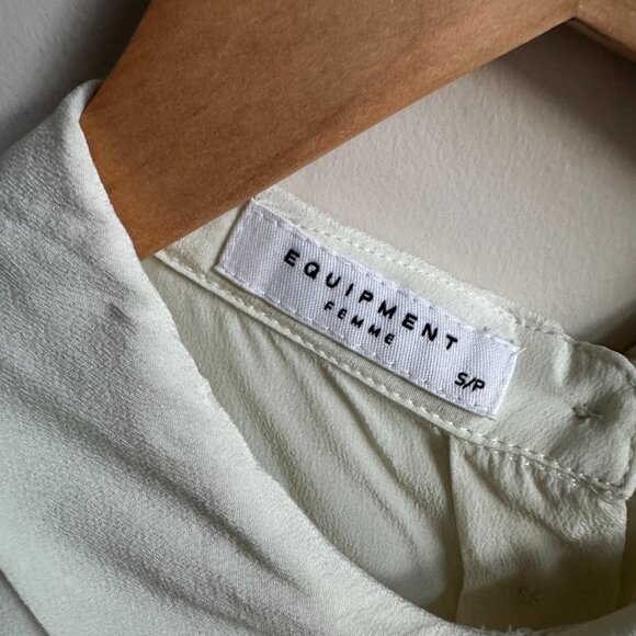 Equipment 100% Silk White Sleeveless Tuxedo Top Button Up - Picture 4 of 7